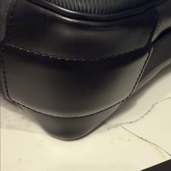 Louis Vuitton Textured Black Briefcase/crossbody bag - Picture 6 of 16
